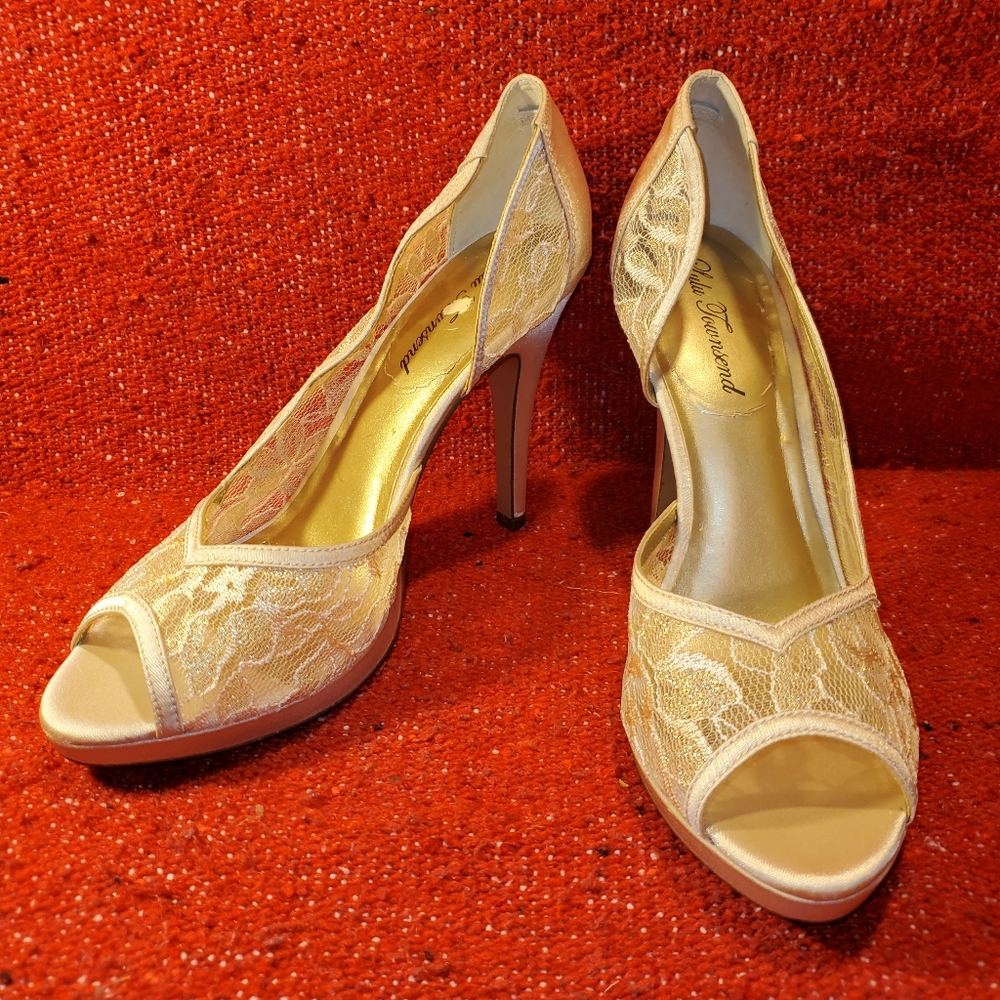 Lulu Townsend Gold lace D'Orsay Platform Pump